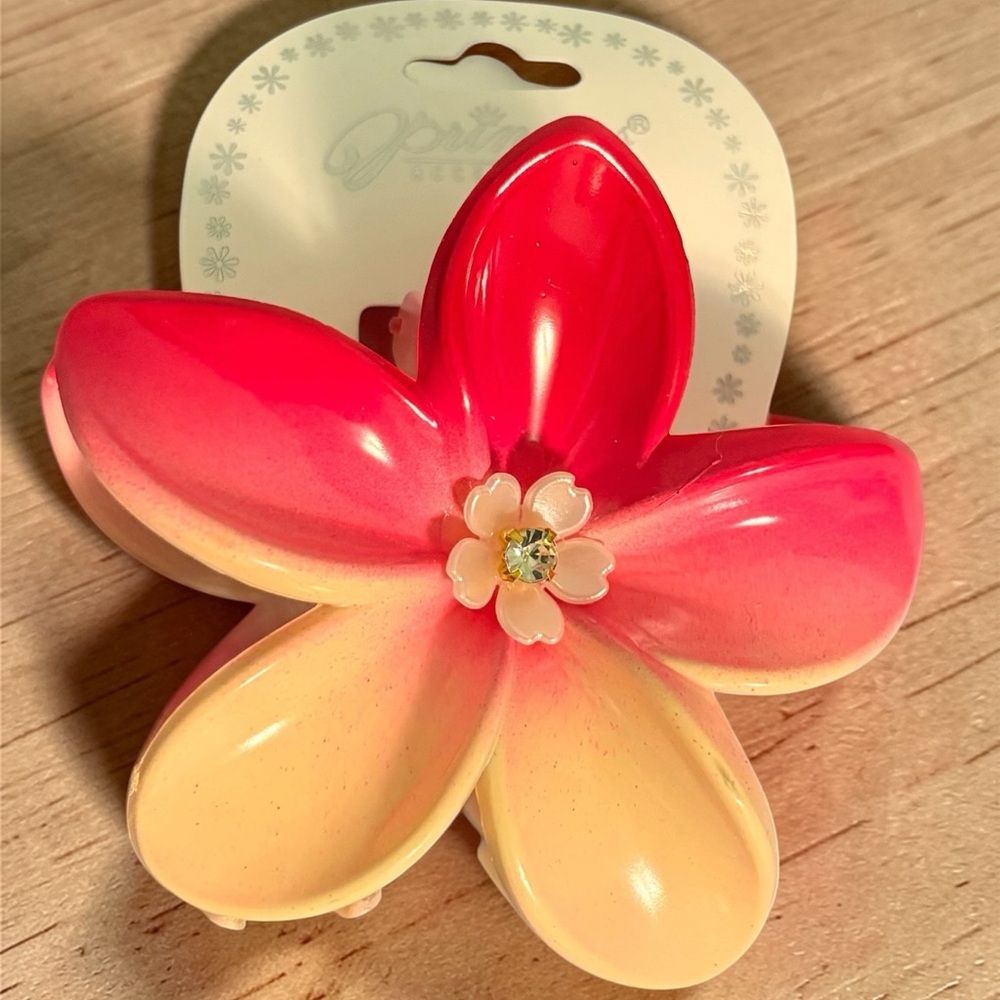 Floral Gradient Hair Claw Clip - Pink to Cream Flower Accessory